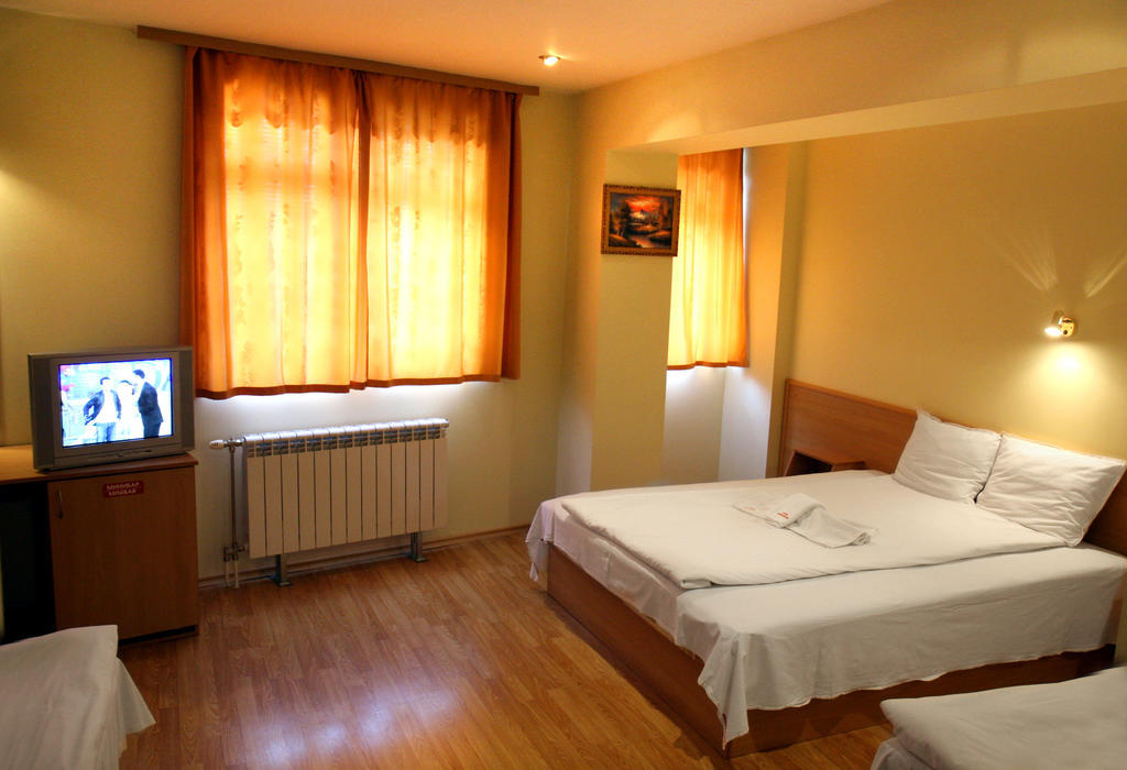 Hotel Mehdjarel Shumen Quarto foto