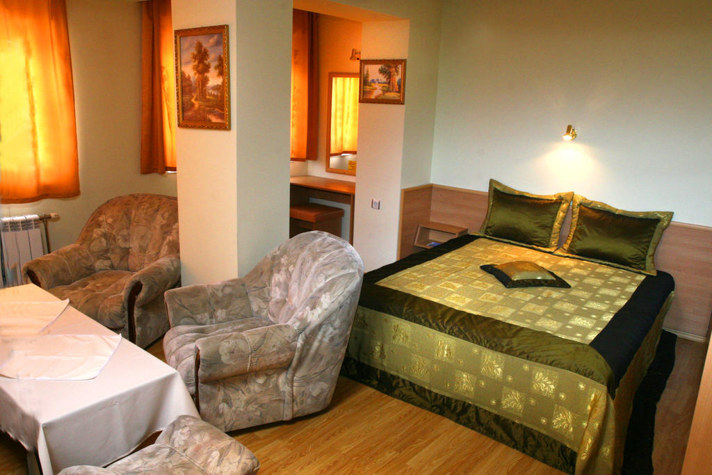 Hotel Mehdjarel Shumen Quarto foto