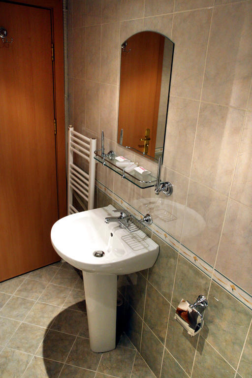 Hotel Mehdjarel Shumen Quarto foto